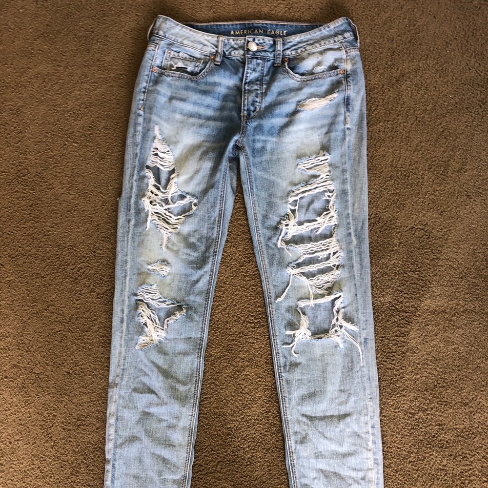 American Eagle Tomgirl ripped jeans